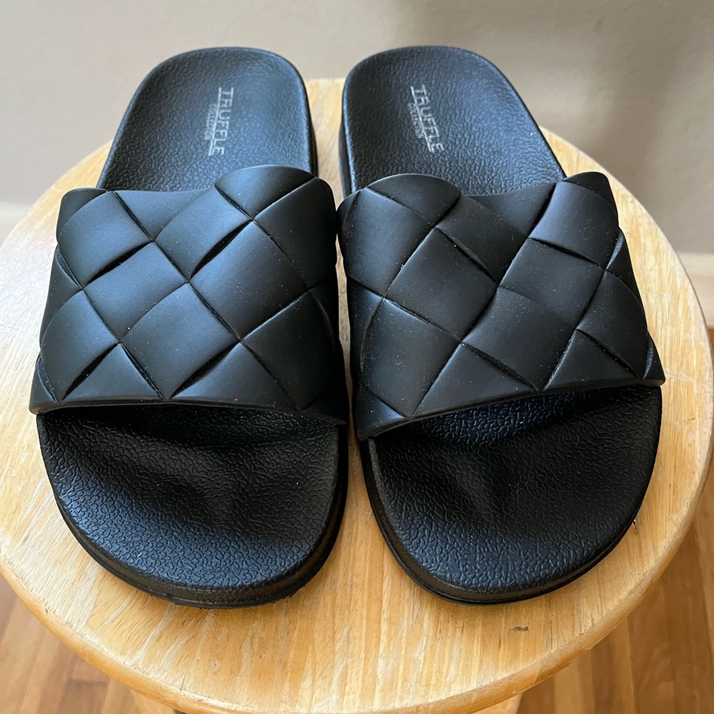 Truffle Collection Pool Side Black Slides Size 7 (38)
